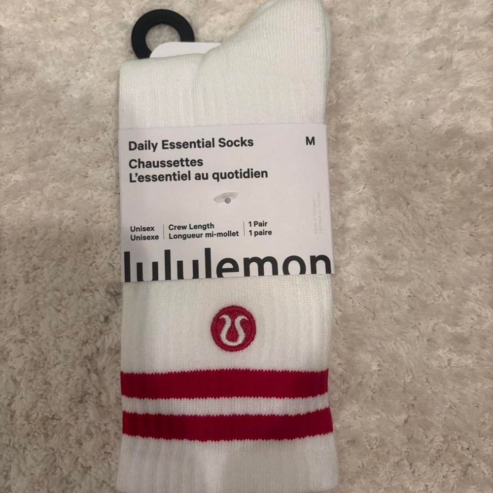 Lululemon daily essential sock